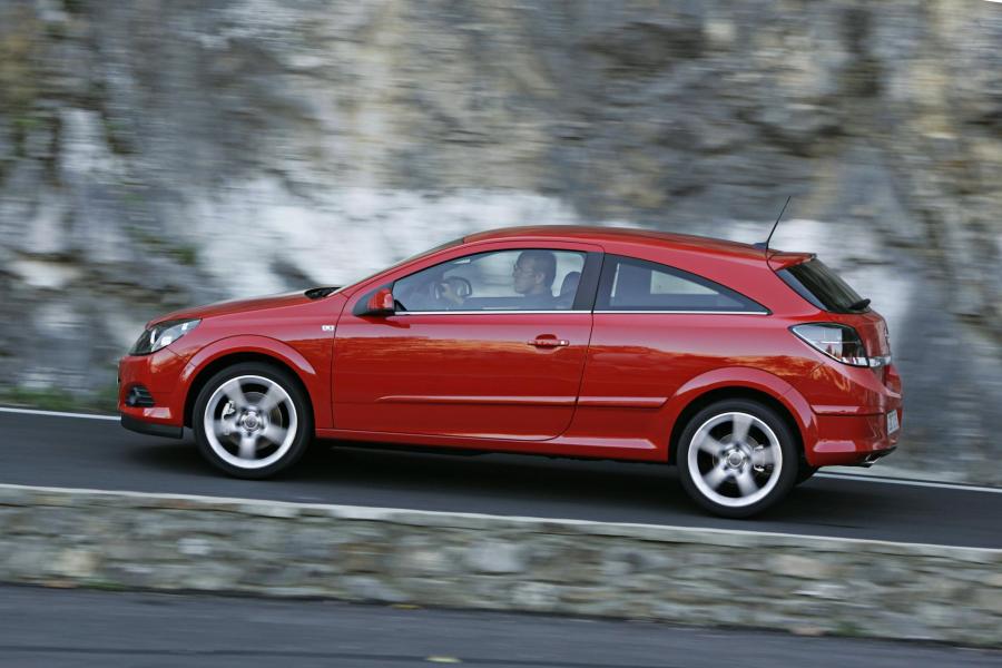  Opel Astra GTC 2005 года  (фото 53 из 212)